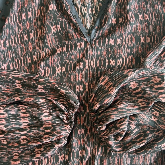 Roan + Ryan Animal Print Blouse - Picture 5 of 6